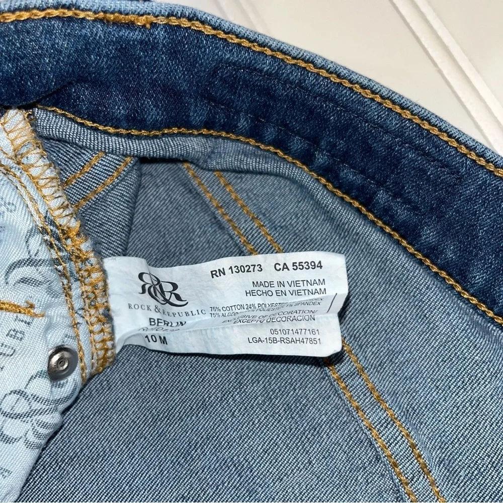 Rock & Republic Size 10 Studded Skull Pocket Denim Statement Jeans